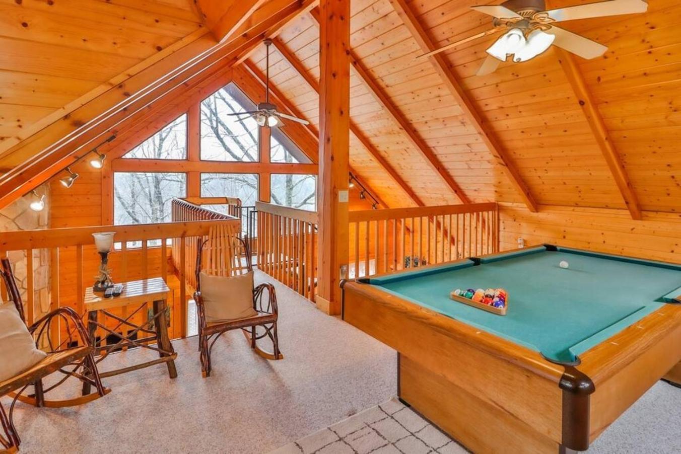 Romantic, Honeymoon Cabin In The Smokies! 개틀린버그 외부 사진