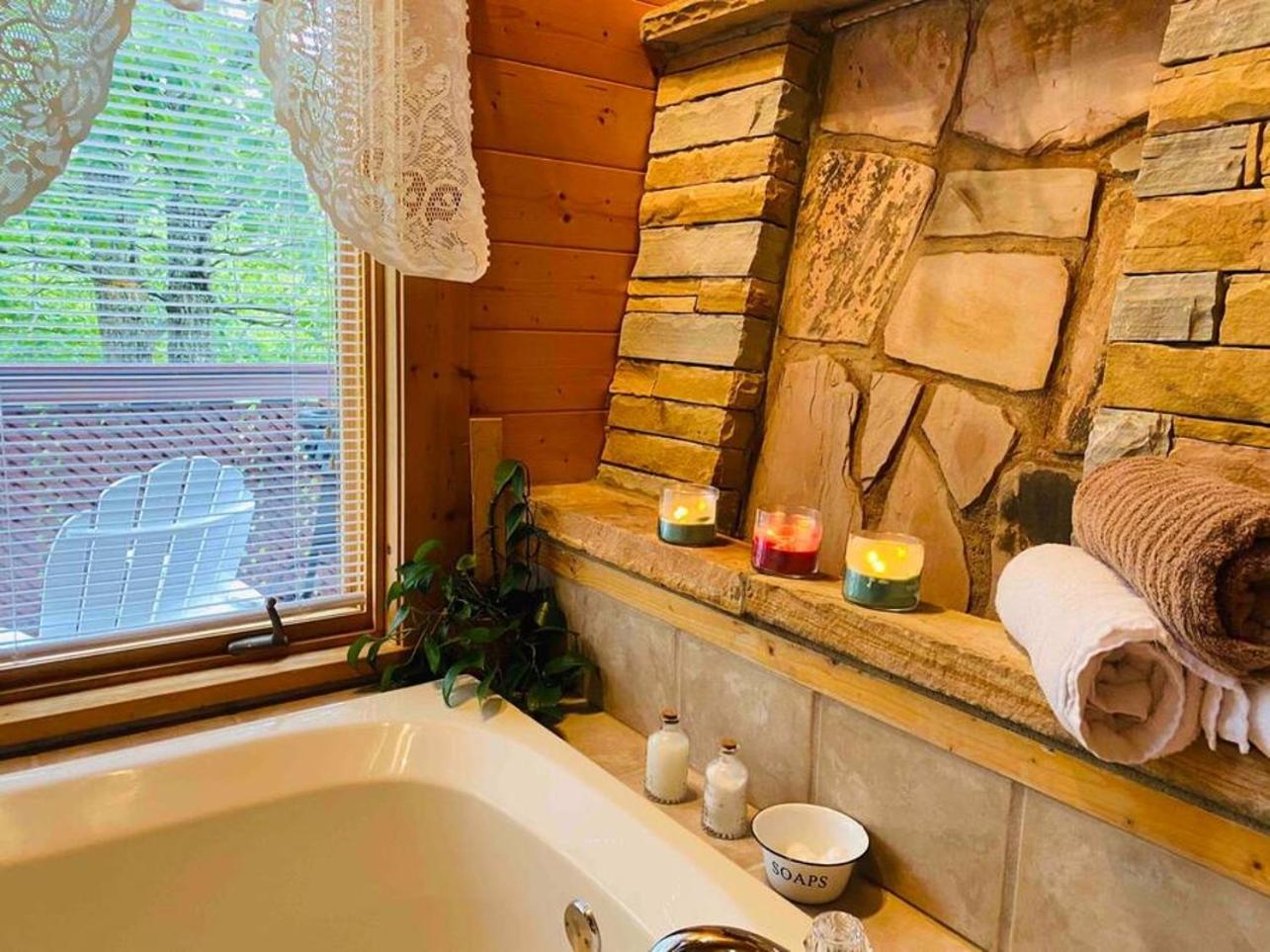 Romantic, Honeymoon Cabin In The Smokies! 개틀린버그 외부 사진