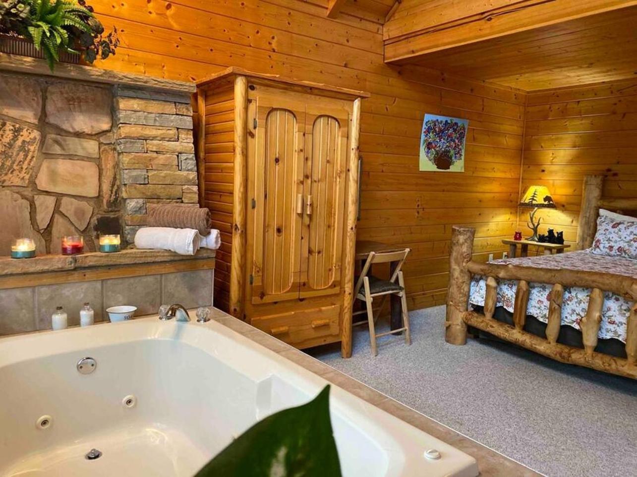 Romantic, Honeymoon Cabin In The Smokies! 개틀린버그 외부 사진