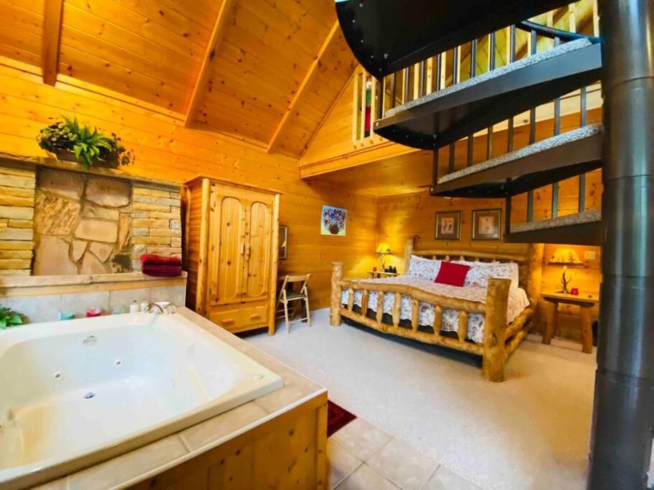 Romantic, Honeymoon Cabin In The Smokies! 개틀린버그 외부 사진