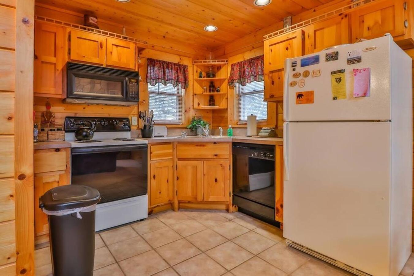 Romantic, Honeymoon Cabin In The Smokies! 개틀린버그 외부 사진