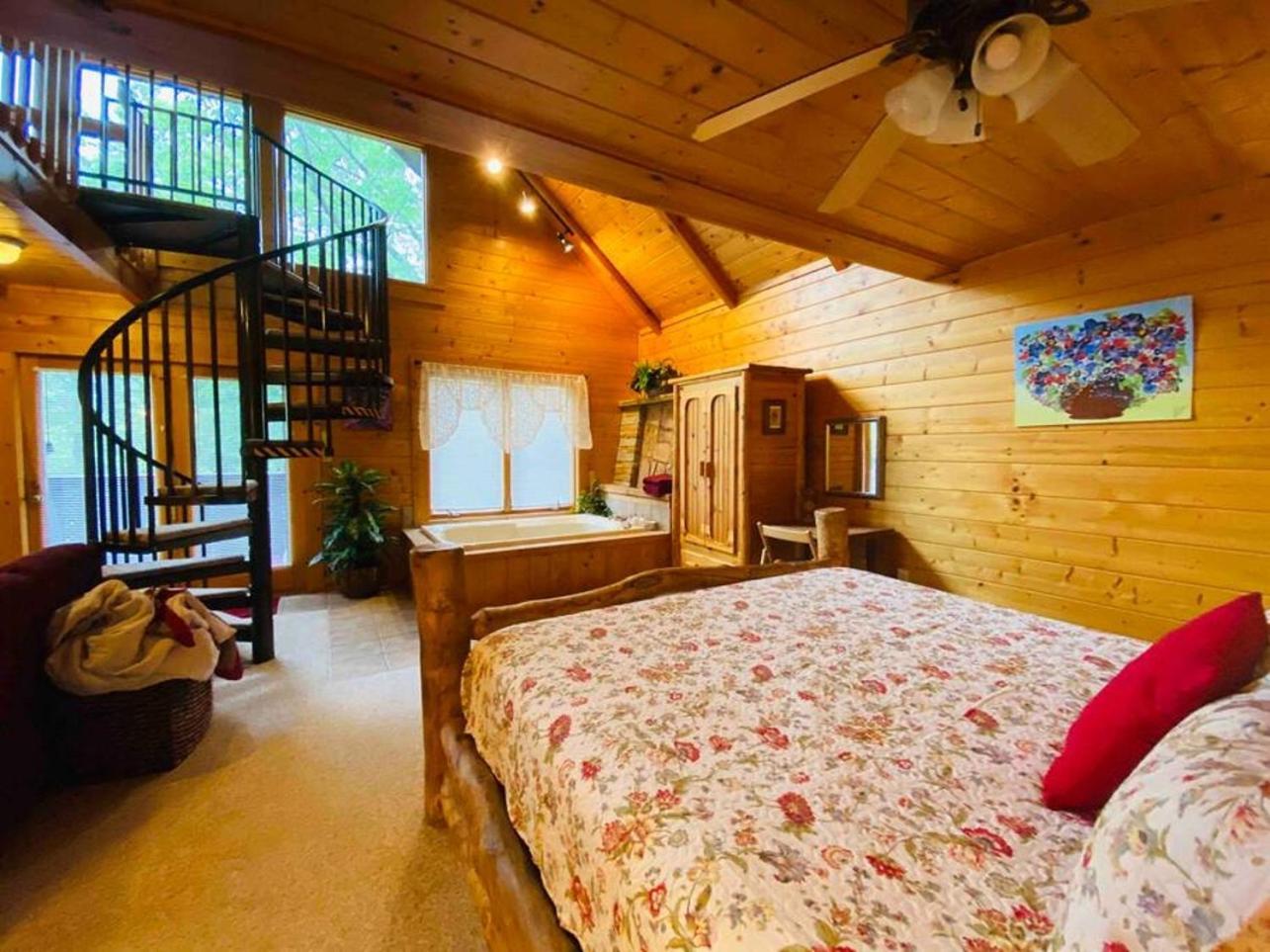 Romantic, Honeymoon Cabin In The Smokies! 개틀린버그 외부 사진